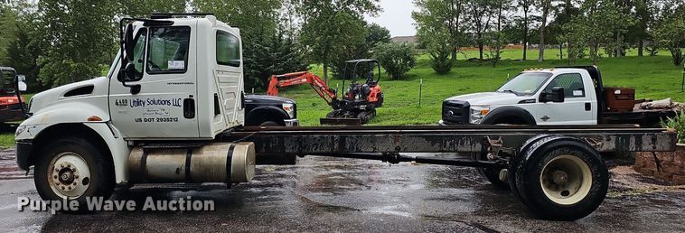 image for item DO2917 2006 International 4400  truck cab and chassis