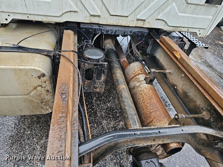 image for item DO2917 2006 International 4400  truck cab and chassis