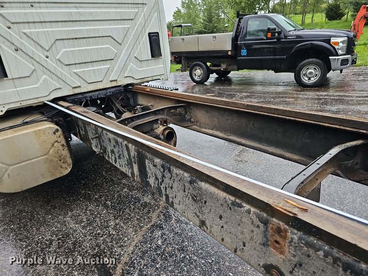 image for item DO2917 2006 International 4400  truck cab and chassis