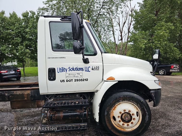 image for item DO2917 2006 International 4400  truck cab and chassis