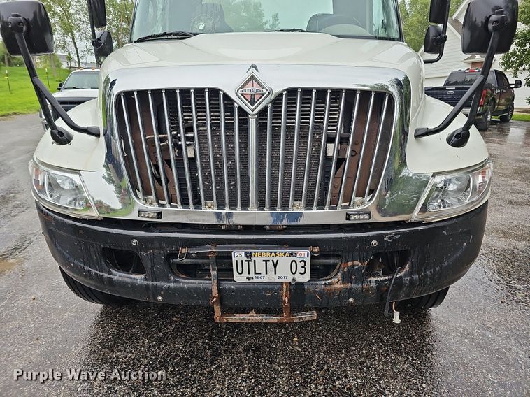 image for item DO2917 2006 International 4400  truck cab and chassis