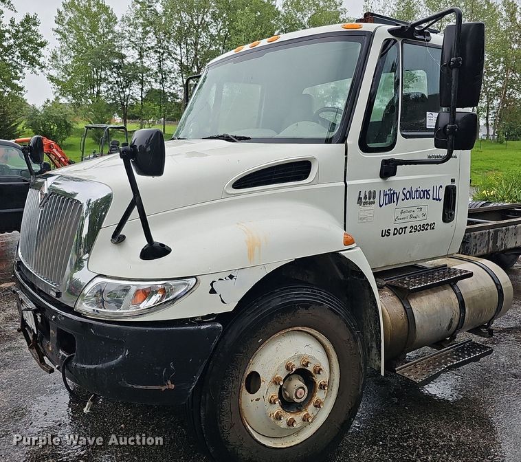 image for item DO2917 2006 International 4400  truck cab and chassis