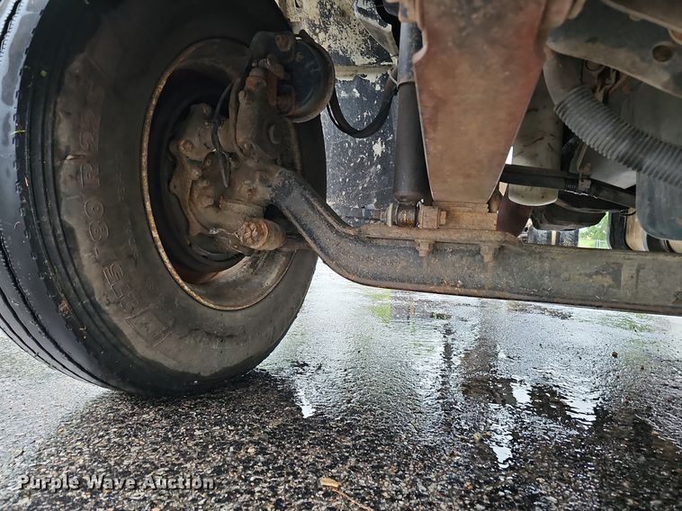 image for item DO2917 2006 International 4400  truck cab and chassis