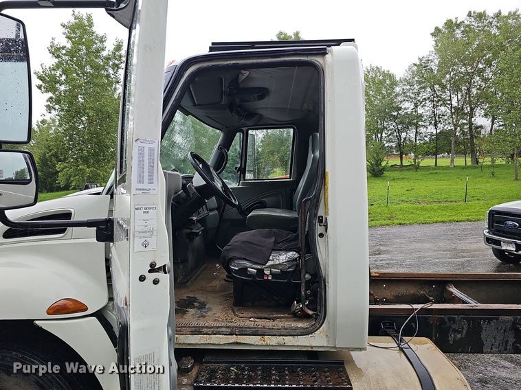 image for item DO2917 2006 International 4400  truck cab and chassis