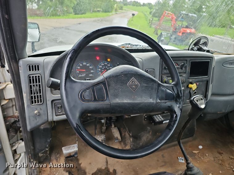 image for item DO2917 2006 International 4400  truck cab and chassis