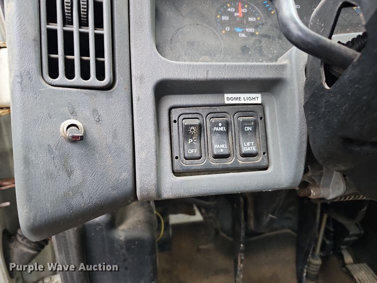 image for item DO2917 2006 International 4400  truck cab and chassis