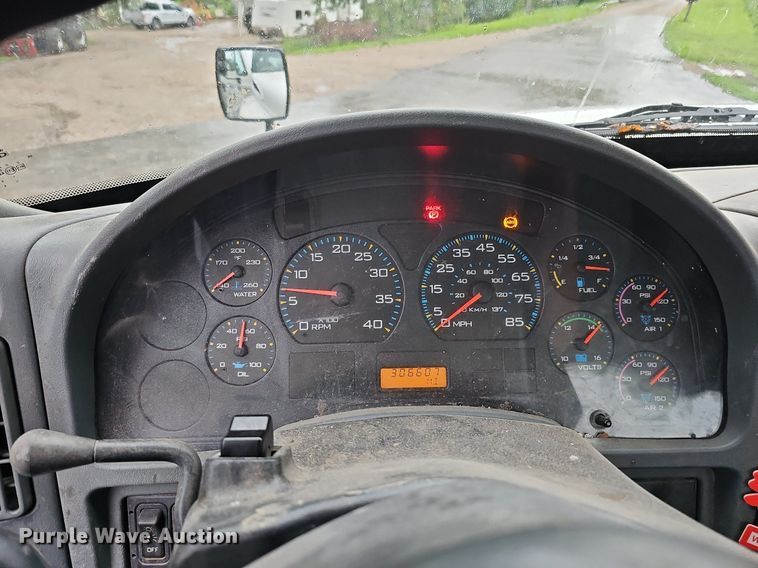 image for item DO2917 2006 International 4400  truck cab and chassis