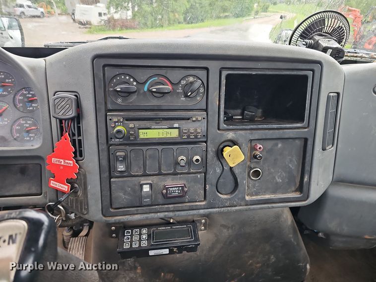 image for item DO2917 2006 International 4400  truck cab and chassis