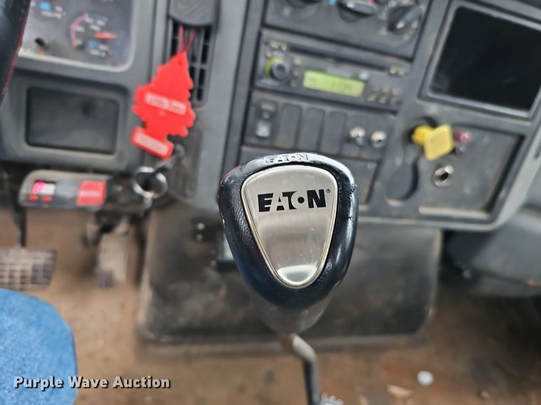 image for item DO2917 2006 International 4400  truck cab and chassis