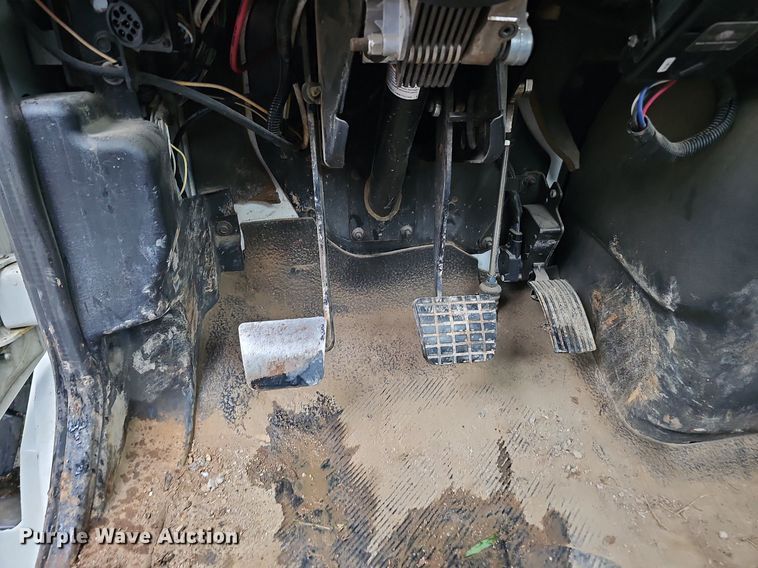 image for item DO2917 2006 International 4400  truck cab and chassis