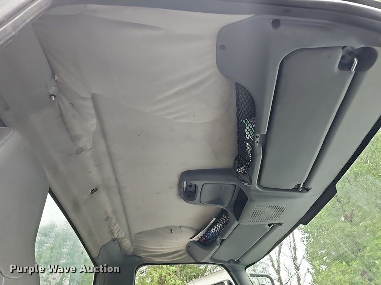 image for item DO2917 2006 International 4400  truck cab and chassis