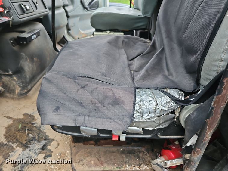 image for item DO2917 2006 International 4400  truck cab and chassis