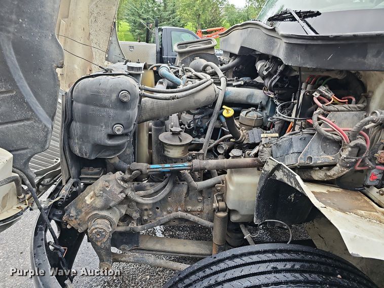 image for item DO2917 2006 International 4400  truck cab and chassis