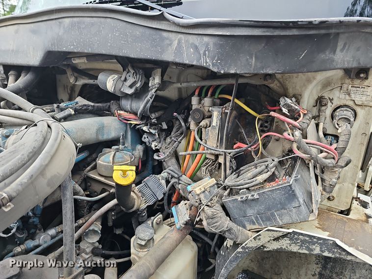 image for item DO2917 2006 International 4400  truck cab and chassis