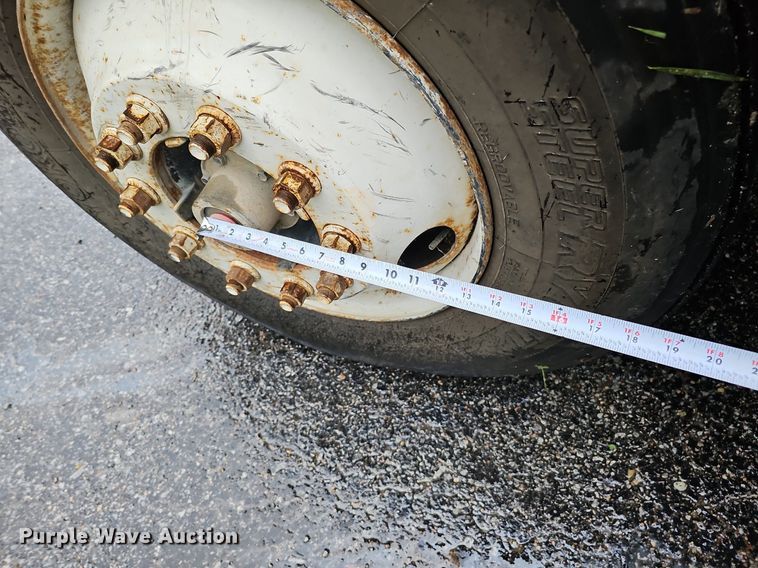 image for item DO2917 2006 International 4400  truck cab and chassis