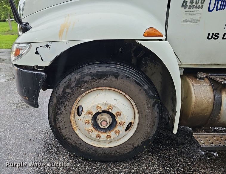 image for item DO2917 2006 International 4400  truck cab and chassis