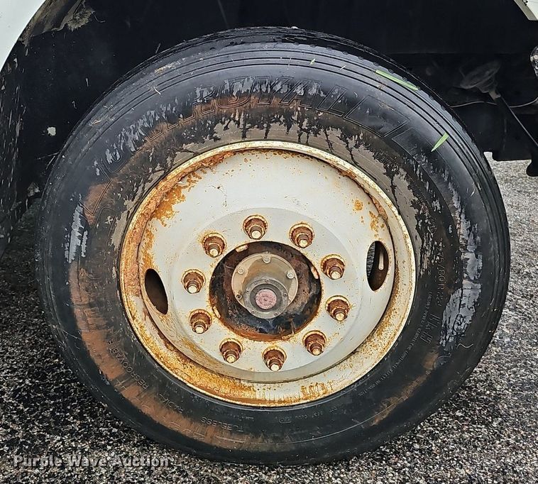 image for item DO2917 2006 International 4400  truck cab and chassis