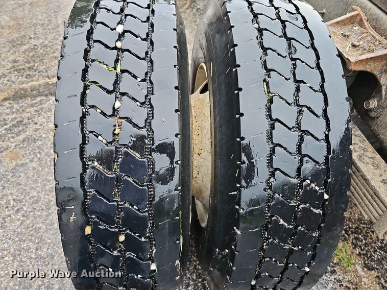 image for item DO2917 2006 International 4400  truck cab and chassis