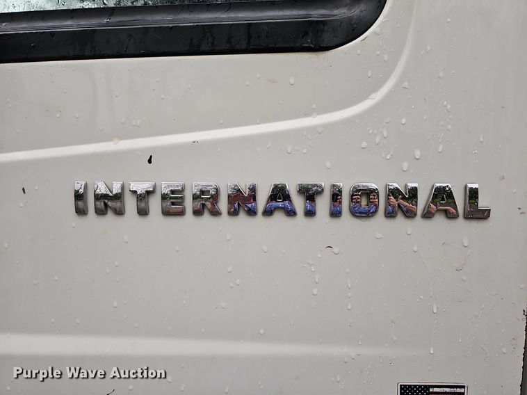 image for item DO2917 2006 International 4400  truck cab and chassis