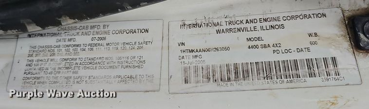 image for item DO2917 2006 International 4400  truck cab and chassis