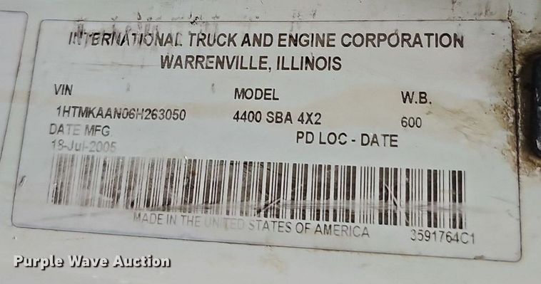image for item DO2917 2006 International 4400  truck cab and chassis