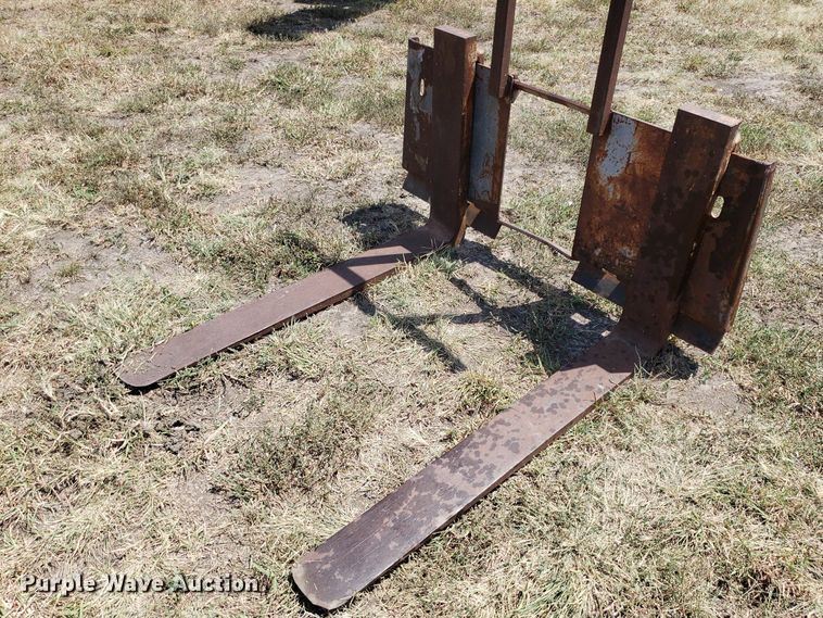 image for item DO2975 Bobcat 730  skid steer loader