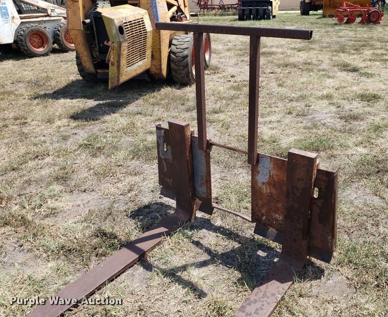 image for item DO2975 Bobcat 730  skid steer loader