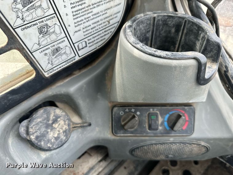 image for item DO5062 2012 Bobcat T750  tracked skid steer loader