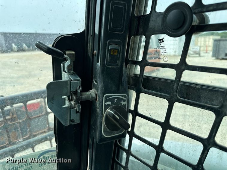 image for item DO5062 2012 Bobcat T750  tracked skid steer loader