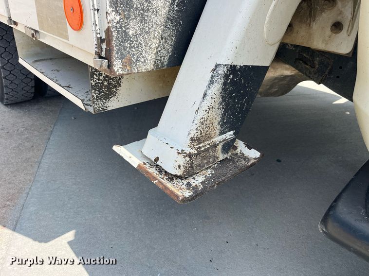 image for item DP0541 2016 Dodge Ram 5500HD  bucket truck