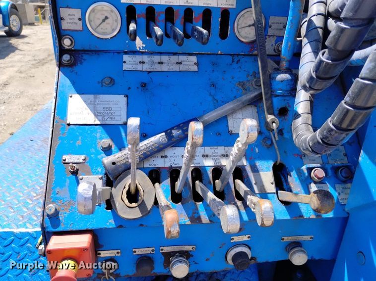 image for item DP3325 1999 CME 850  drilling rig