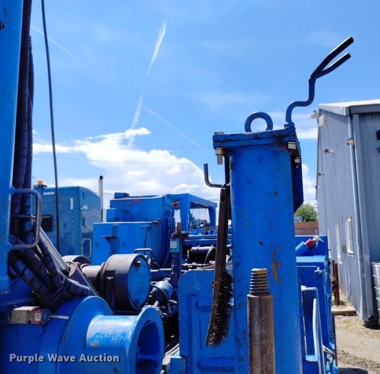 image for item DP3325 1999 CME 850  drilling rig