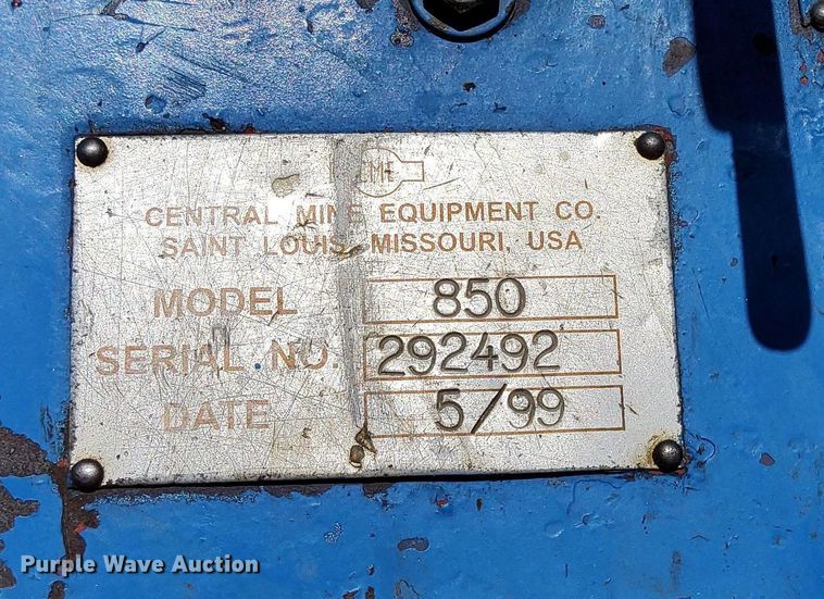 image for item DP3325 1999 CME 850  drilling rig