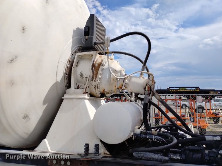 image for item DP3329 2007 Peterbilt 357  ready mix truck