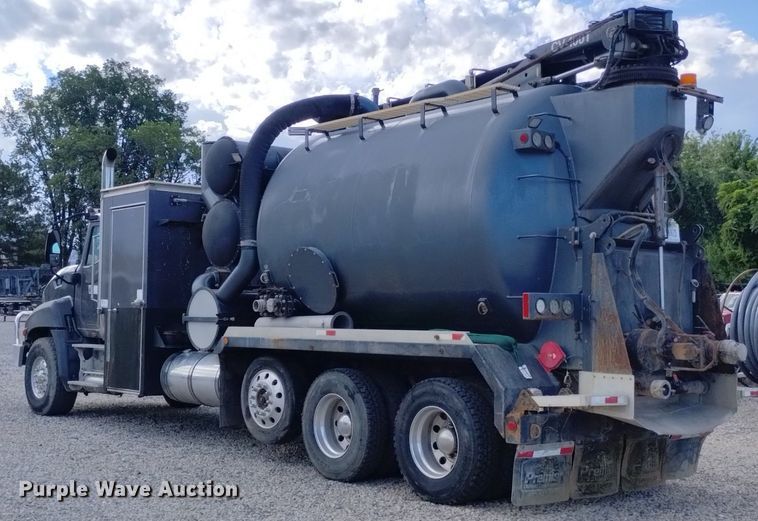 image for item DP3367 2014 Caterpillar CT660L  vacuum truck