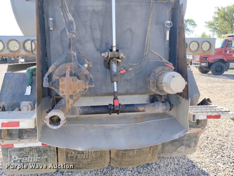 image for item DP3367 2014 Caterpillar CT660L  vacuum truck