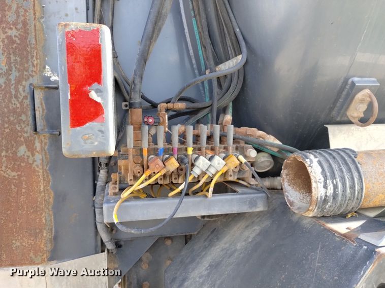 image for item DP3367 2014 Caterpillar CT660L  vacuum truck