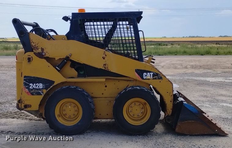 image for item DP3370 2012 Caterpillar 242B3  skid steer loader