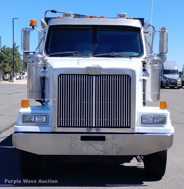 image for item DP3372 2004 Western Star 4900FA  dump truck