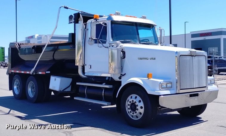 image for item DP3372 2004 Western Star 4900FA  dump truck