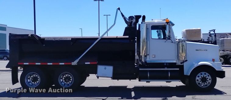 image for item DP3372 2004 Western Star 4900FA  dump truck