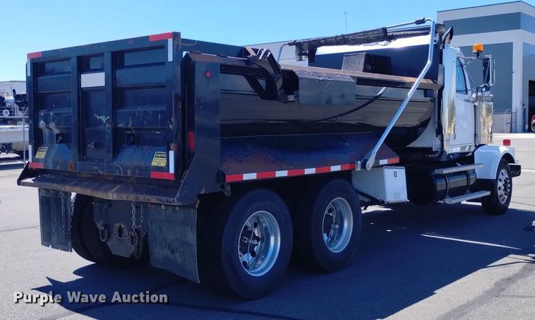 image for item DP3372 2004 Western Star 4900FA  dump truck