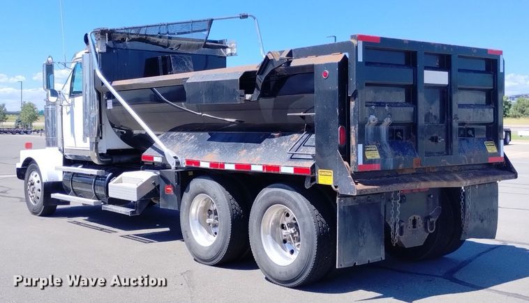 image for item DP3372 2004 Western Star 4900FA  dump truck
