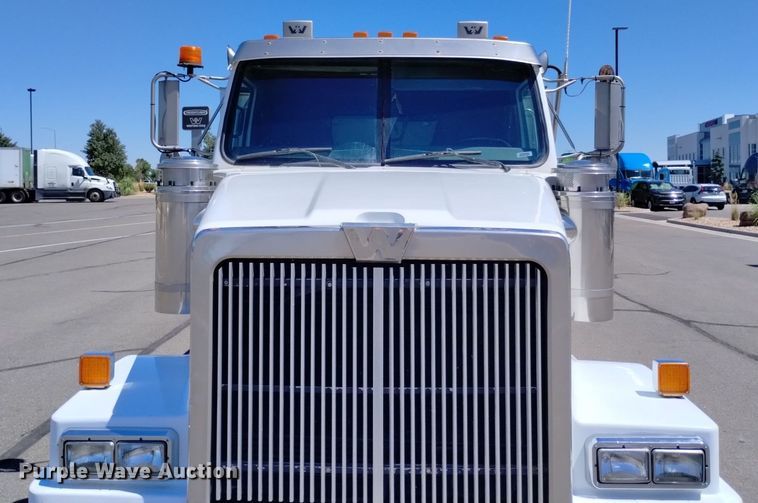 image for item DP3372 2004 Western Star 4900FA  dump truck