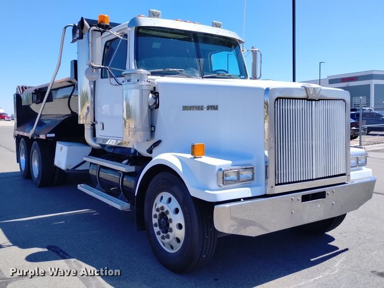 image for item DP3372 2004 Western Star 4900FA  dump truck