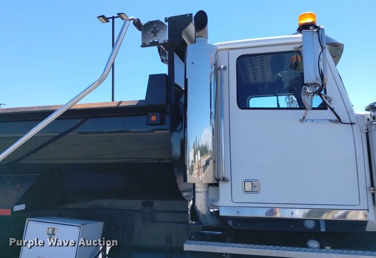 image for item DP3372 2004 Western Star 4900FA  dump truck