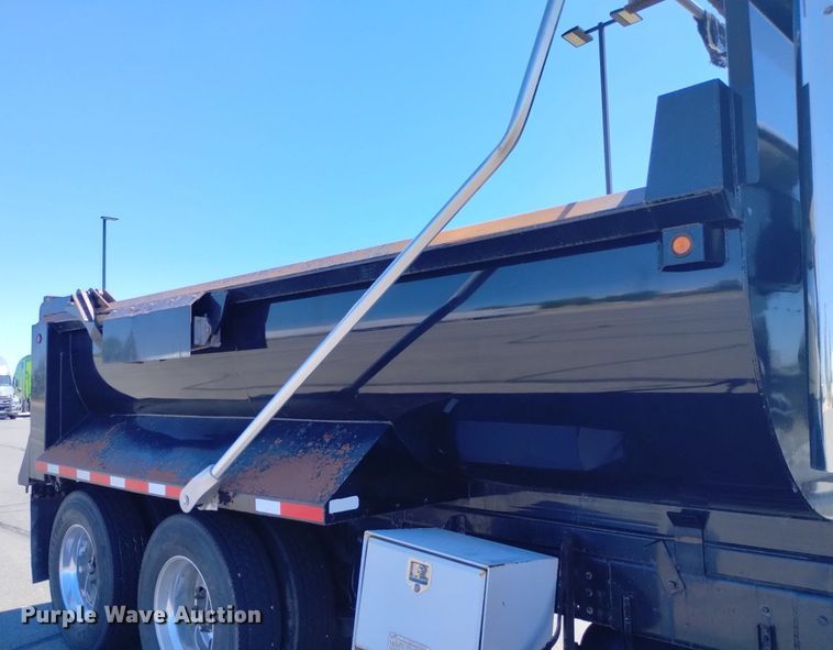 image for item DP3372 2004 Western Star 4900FA  dump truck