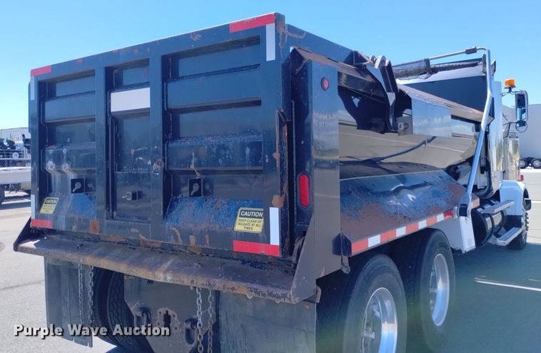 image for item DP3372 2004 Western Star 4900FA  dump truck