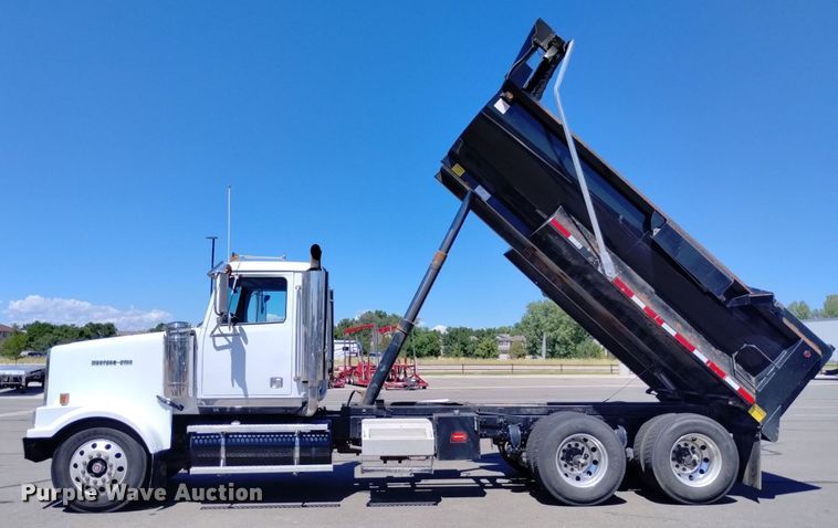 image for item DP3372 2004 Western Star 4900FA  dump truck