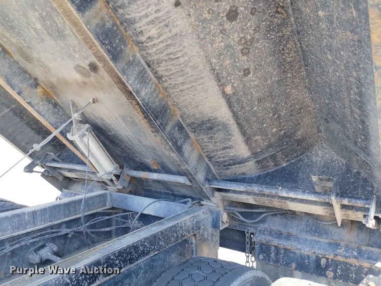 image for item DP3372 2004 Western Star 4900FA  dump truck